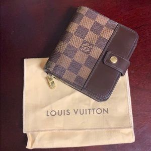 🎉 Louis Vuitton Wallet in good used condition.